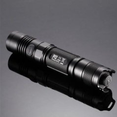 NITECORE P12 950 LUMEN EL FENERI(1X18650)